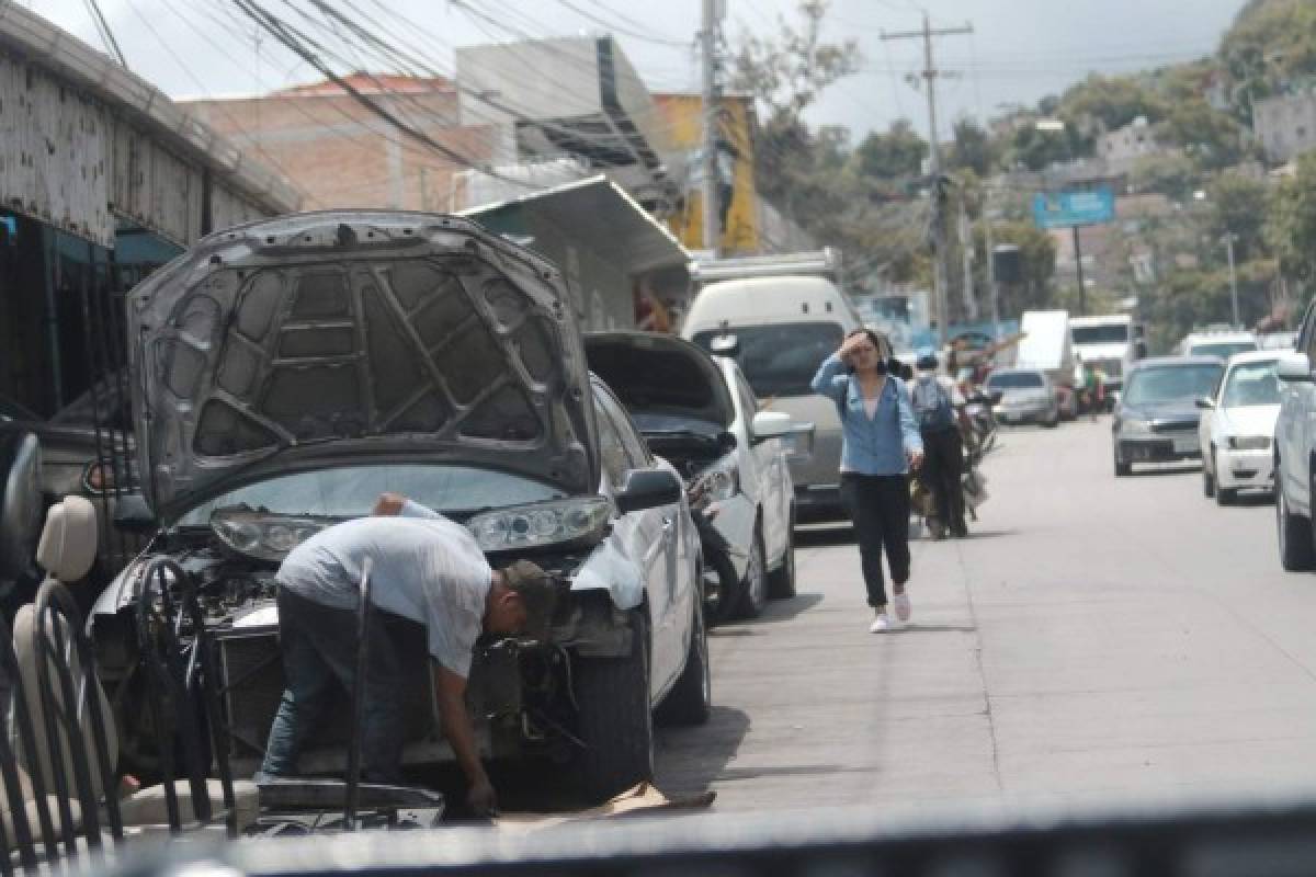 Calles de al menos 70 sectores están invadidas de vehículos averiados en la capital de Honduras