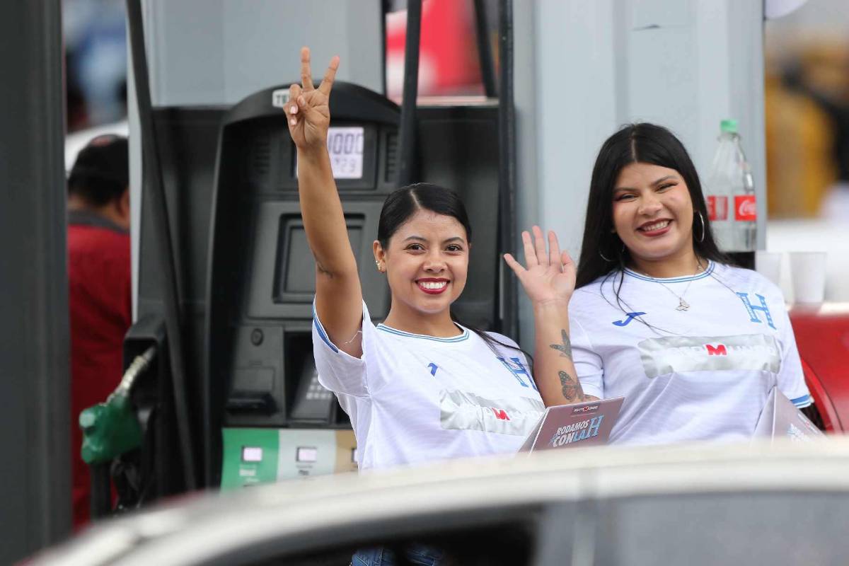 El Nacional se llena de bellas chicas para partido de Honduras ante Antigua y Barbuda