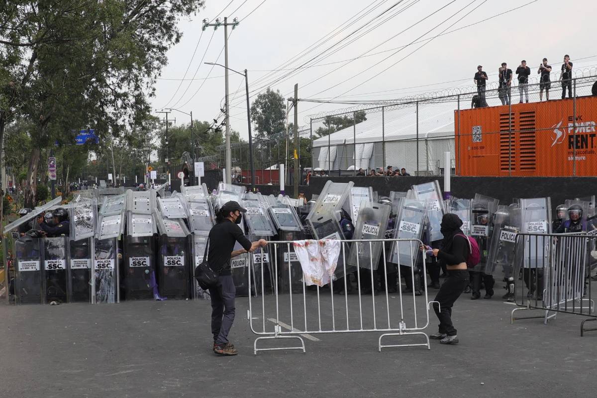 La jornada inaugural del Mundial en México deja 19 detenidos y 11 policías heridos