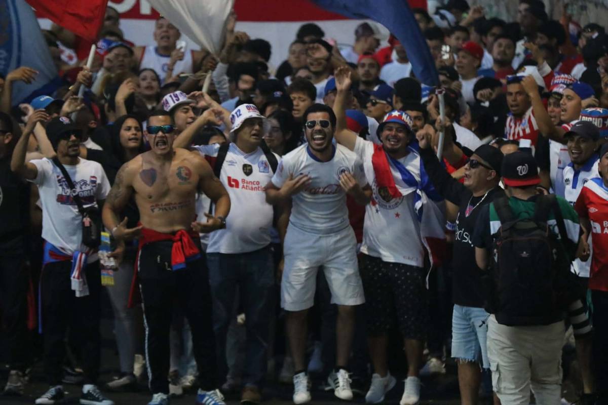 La enorme llegada de la Ultra Fiel para decisivo juego de Olimpia ante Saprissa