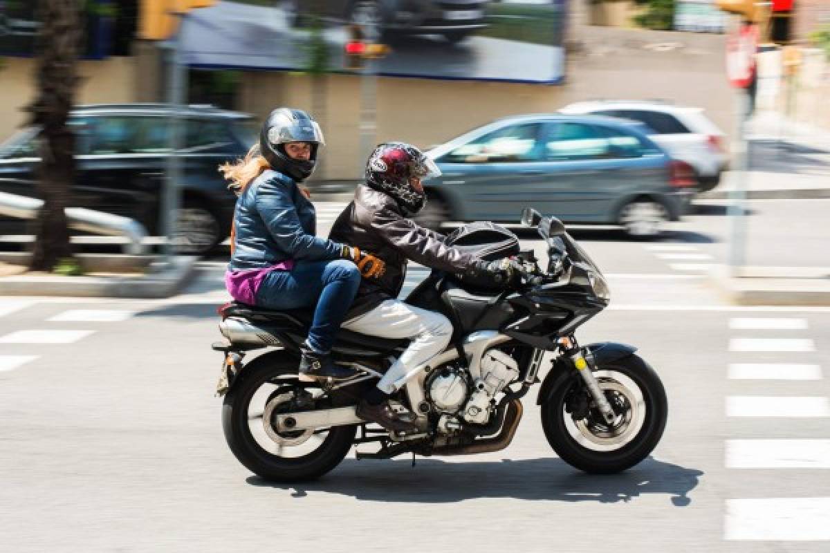 ¿Por dónde circular en motocicleta?