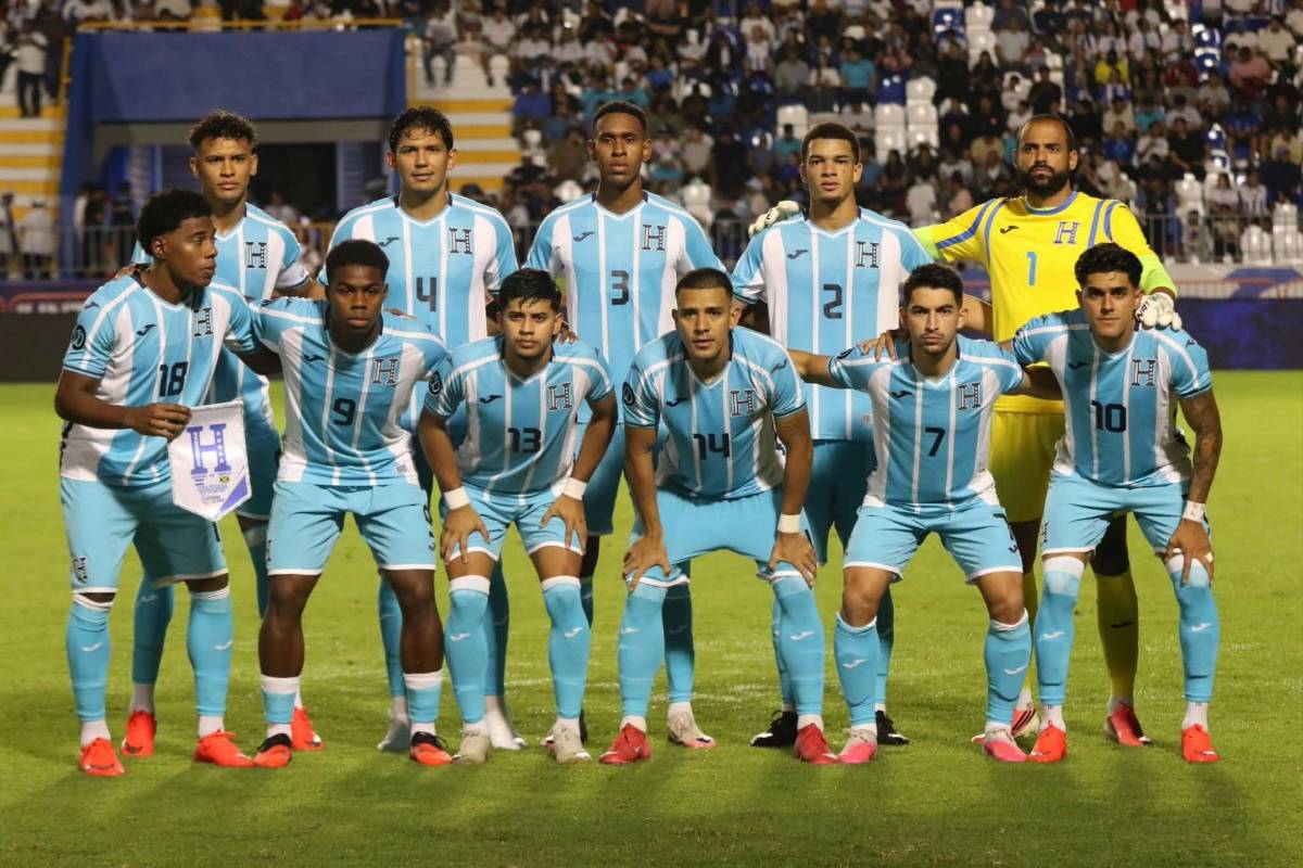 Linda esposa de futbolista captada, héroe de Honduras y charla secreta ante Jamaica en Concacaf