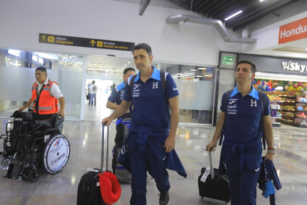 Entre abrazos y fotos; así fue la salida de la selección de Honduras rumbo a España
