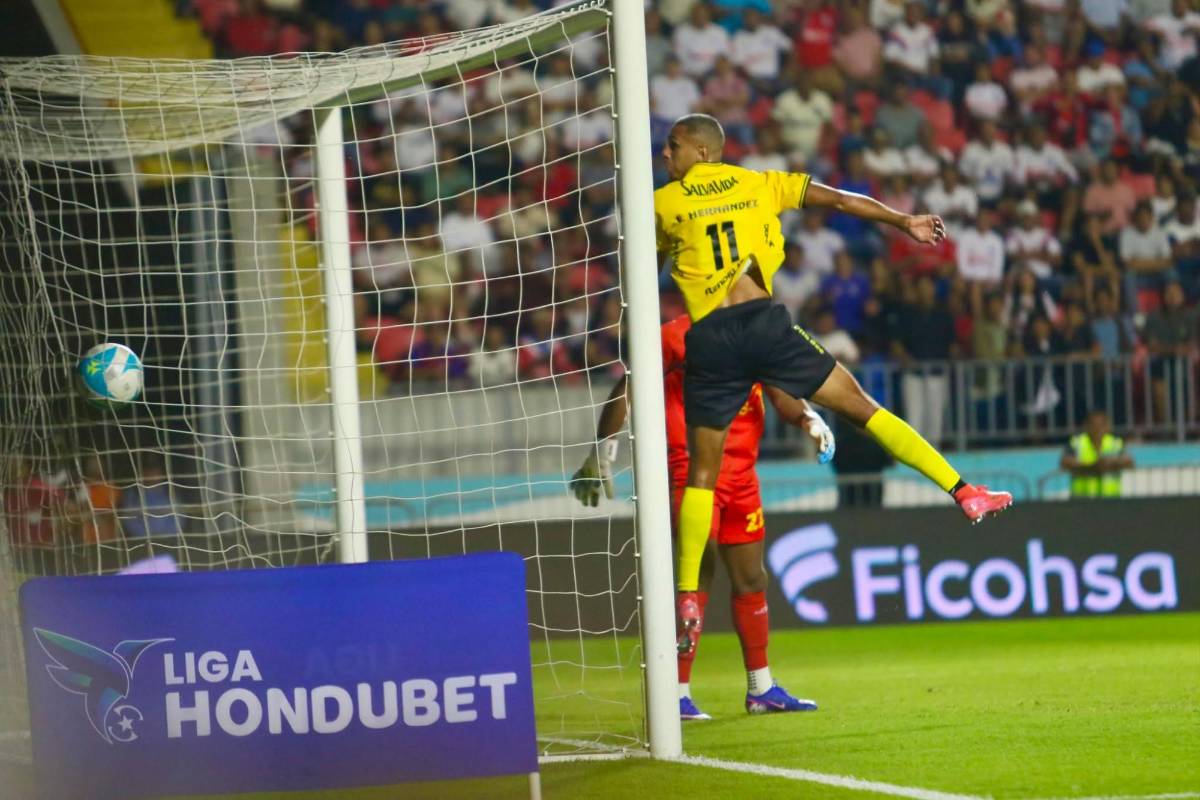 Presentadoras deslumbran, Olimpia se vengó de Real España y la burla de Jerry Bengtson