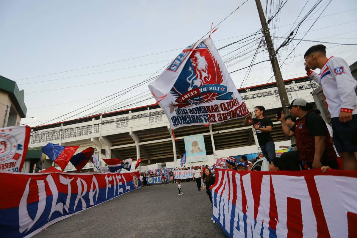 Ultra Fiel sorprende al Olimpia en La Ceiba luego de eliminación de Concachampions