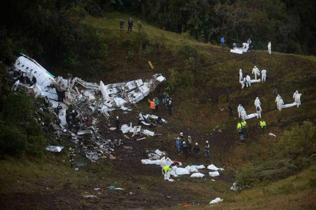 El avión de la compañía boliviana LaMia, que se accidentó cuando transportaba al club de fútbol Chapecoense de Brasil, tenía combustible limitado para la ruta que cubría, según los resultados de la investigación preliminar de la Aeronáutica Civil de Colombia presentados este lunes en Bogotá.