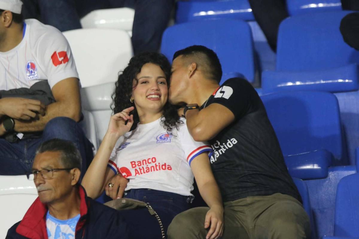 Llenazo en el Nacional y bellas chicas cautivan en semifinal de Olimpia ante Cartaginés