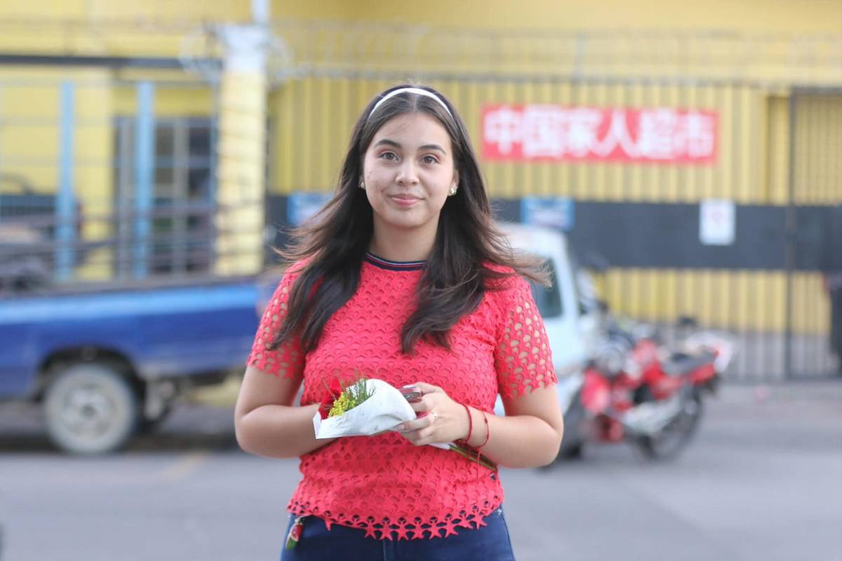 Bellas chicas, show de la Ultra Fiel, reconocimiento a figuras del Olimpia y los nuevos fichajes
