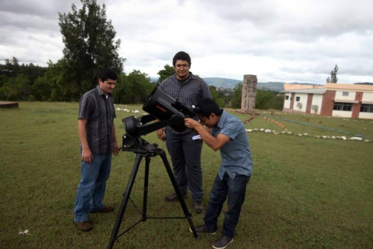 Tres hondureños serán los primeros licenciados de Astronomía y Astrofísica de Centroamérica