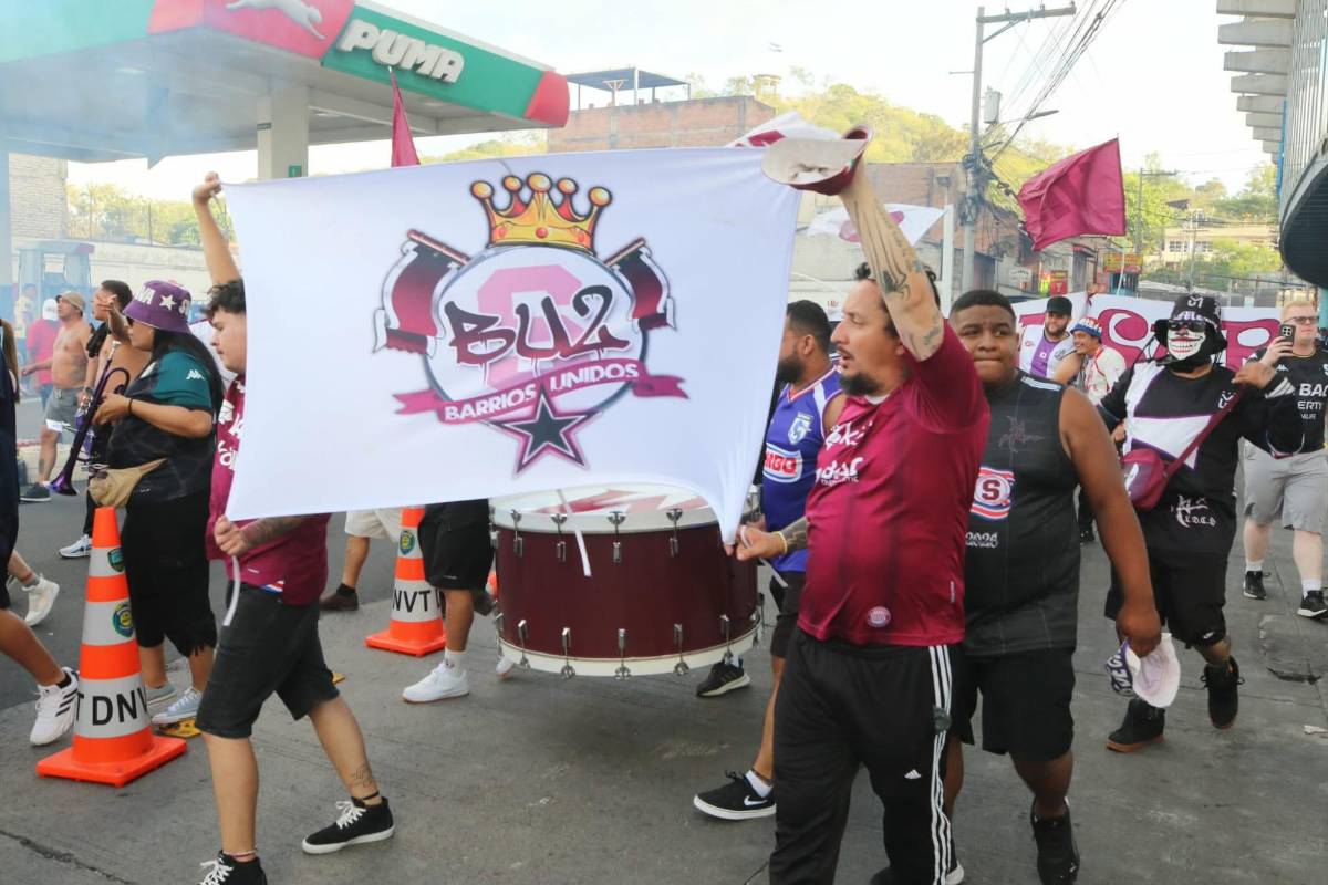 Aficionados del Saprissa sorprenden en su llegada para partido ante Olimpia
