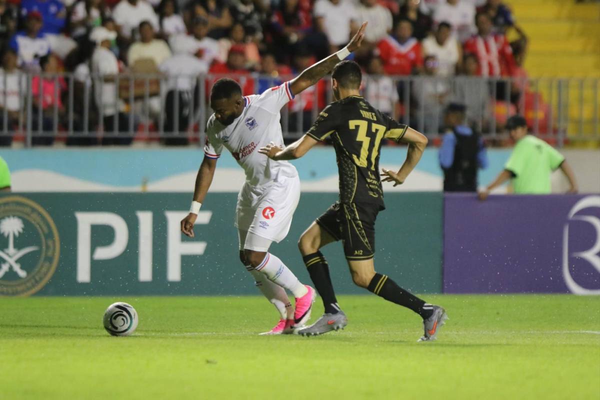 Polémica arbitral, sorprende héroe de Olimpia y sufrimiento ante Mixco en Copa Centroamericana