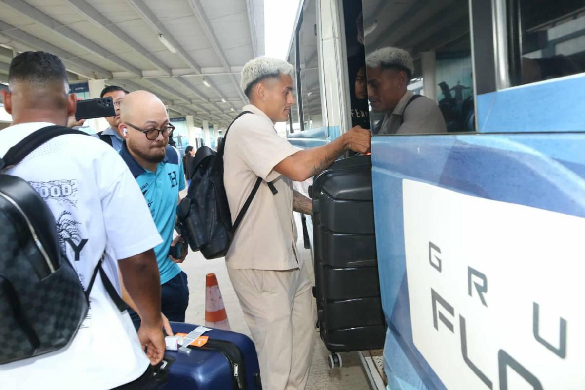 Quioto recibe propuesta y linda chica cautivó en llegada de legionarios a Honduras