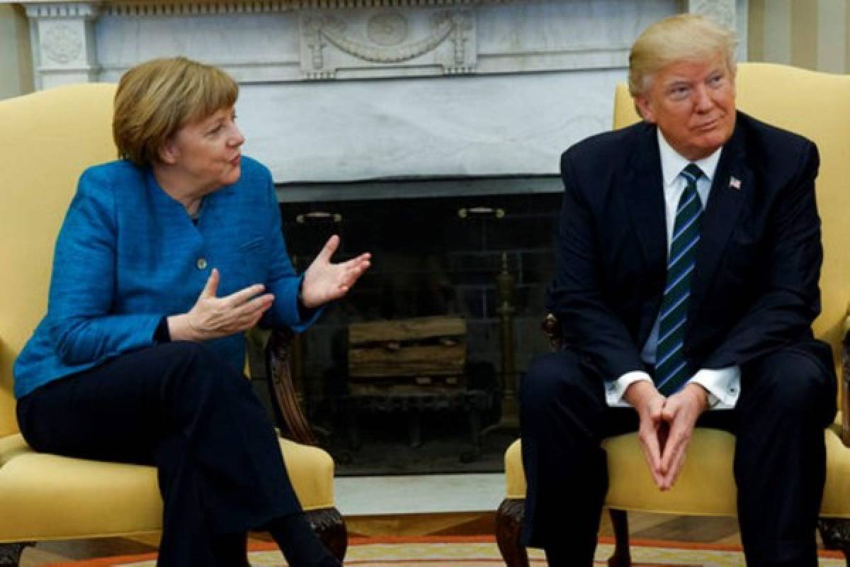 Donald Trump ignora y le niega apretón de manos a Angela Merkel