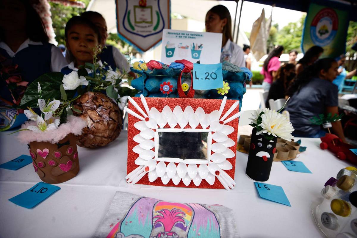 Escolares dan cátedra de creatividad en Feria de Reciclaje