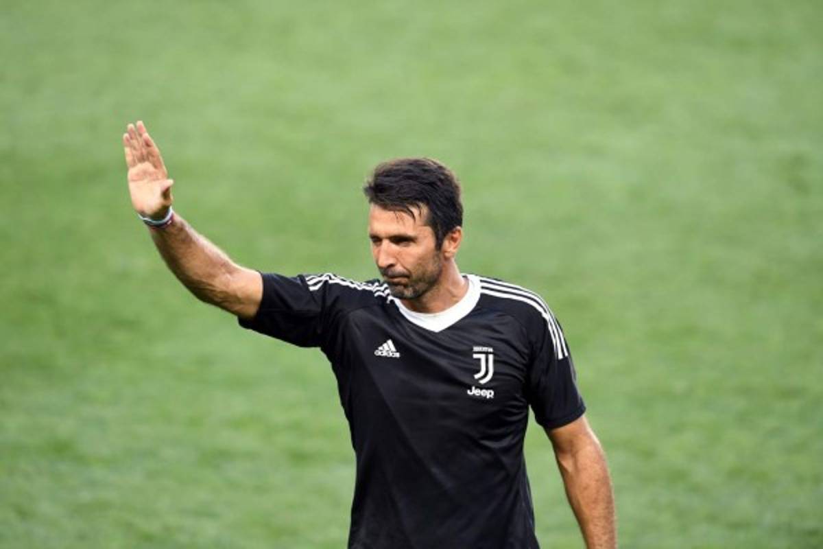 Gianluigi Buffon demandará a revista que publicó polémicas fotos con su pareja Ilaria D'Amico  