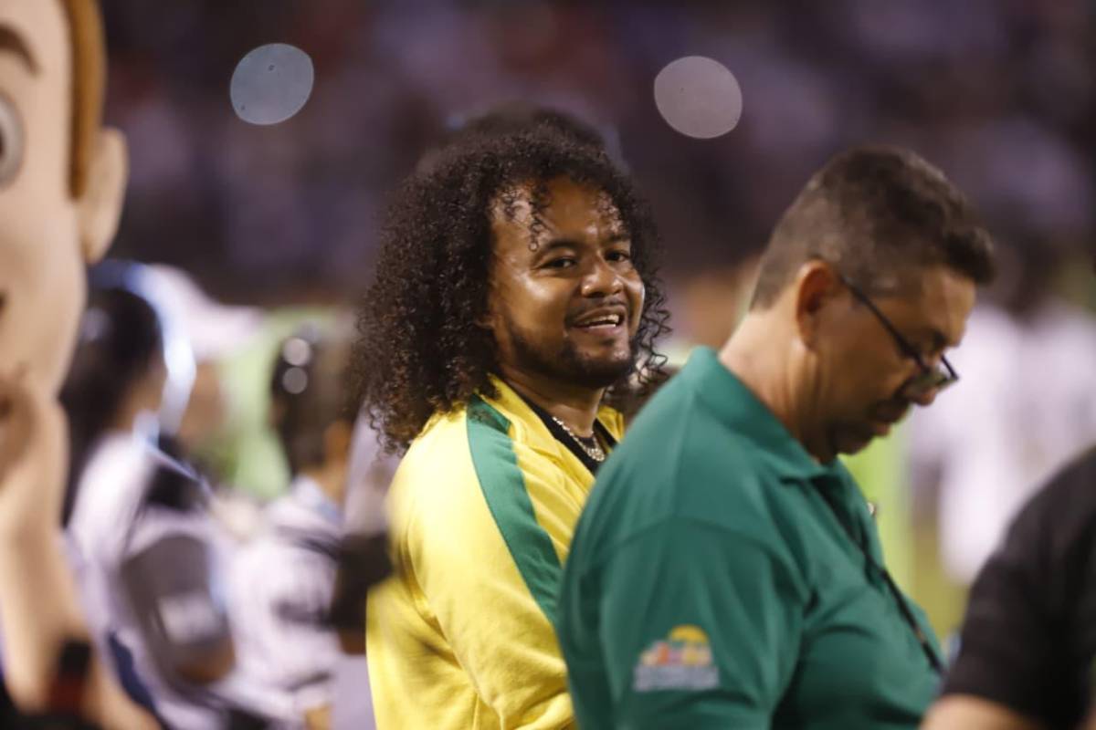 Jon Z hizo vibrar estadio Olímpico de Honduras con sus éxitos en partido de tiktokers