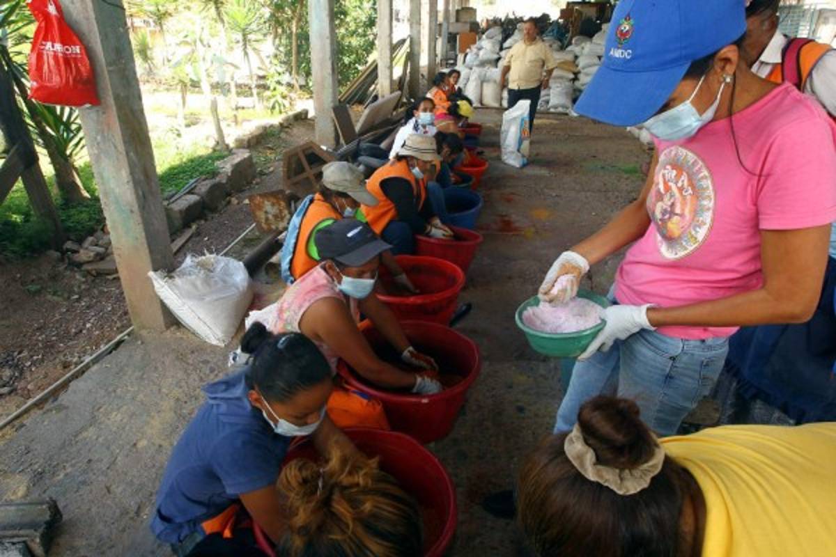 Alfombras llevarán gama de 18 colores
