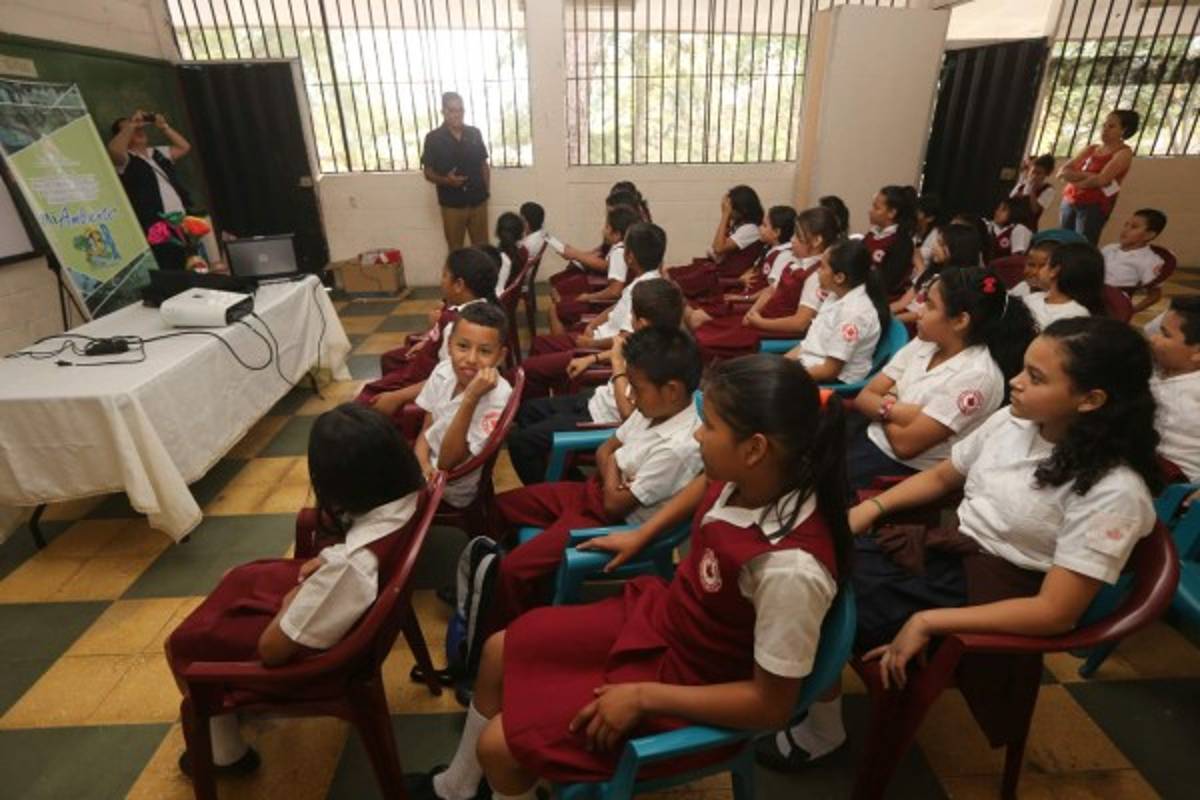 Estudiantes de la Escuela Canadá aprendieron a reciclar