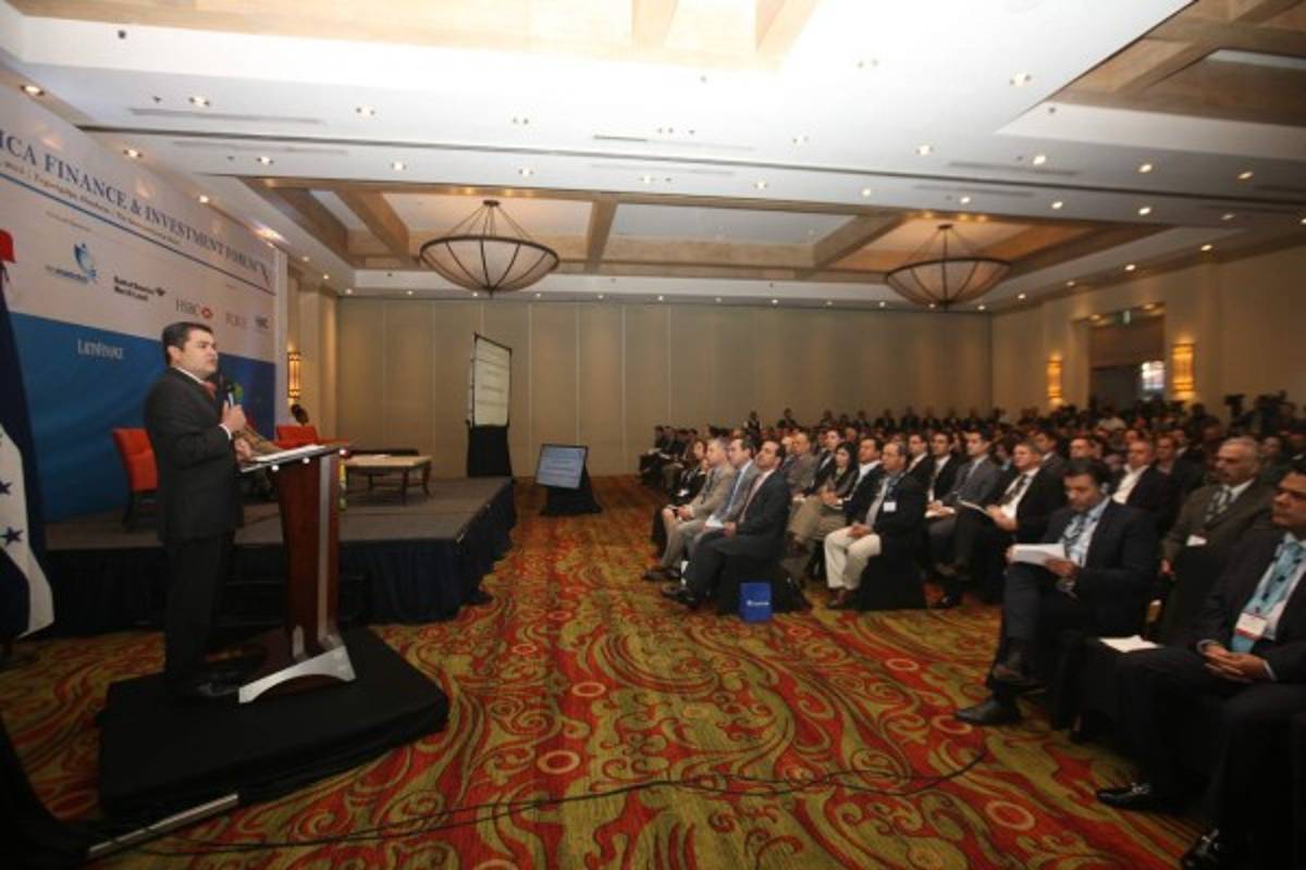 Presidente invita a inversionistas a aprovechar potencial de Honduras
