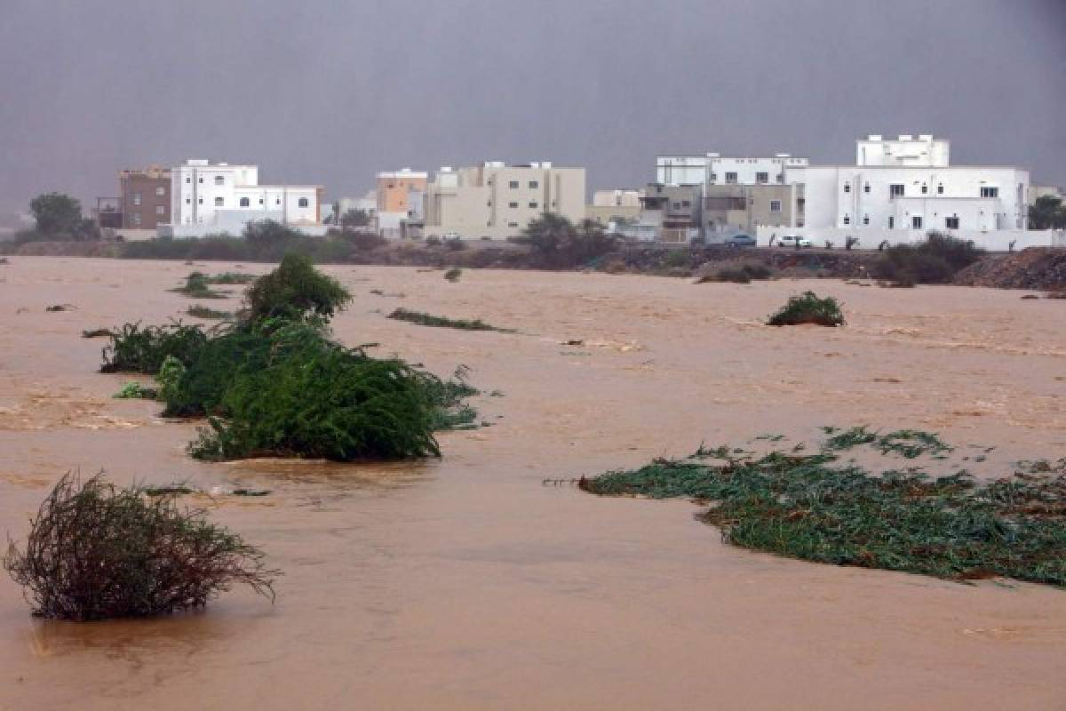 Al menos nueve muertos en las inundaciones por el ciclón Shaheen en Irán y Omán