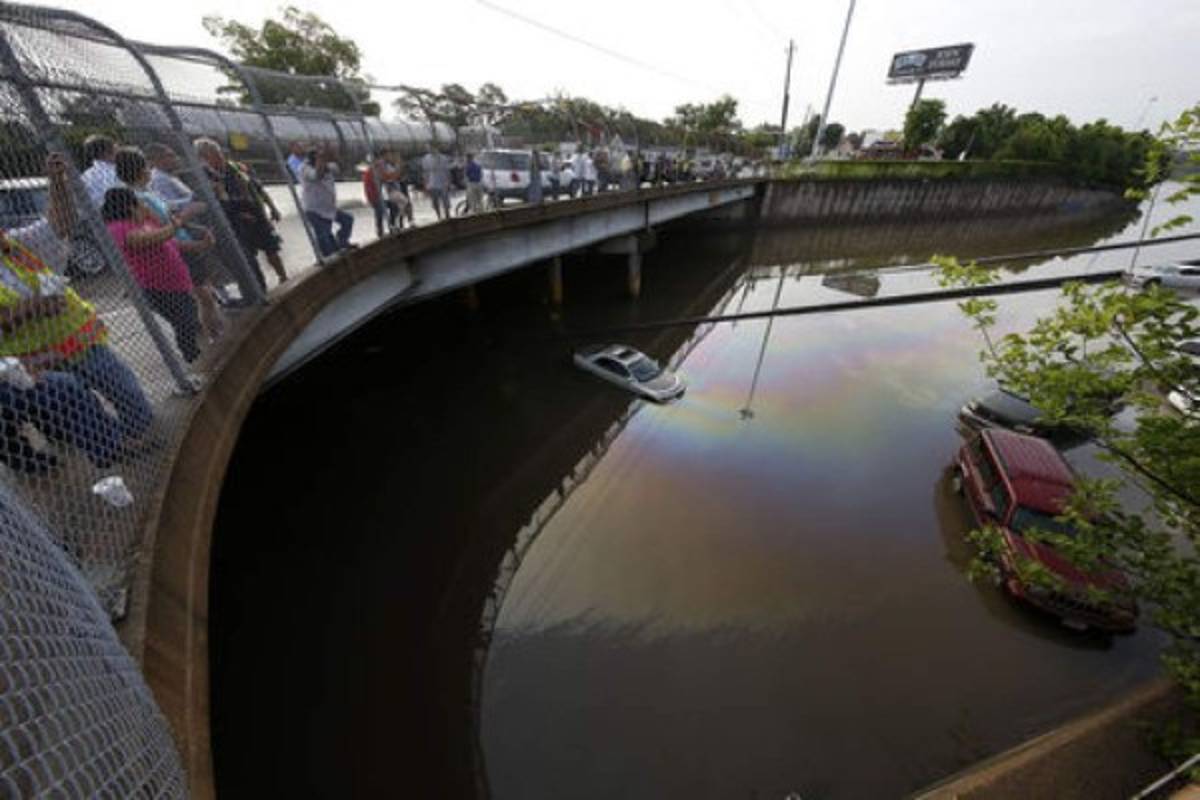 Tormenta que afecta EEUU y México provoca inundaciones en Houston
