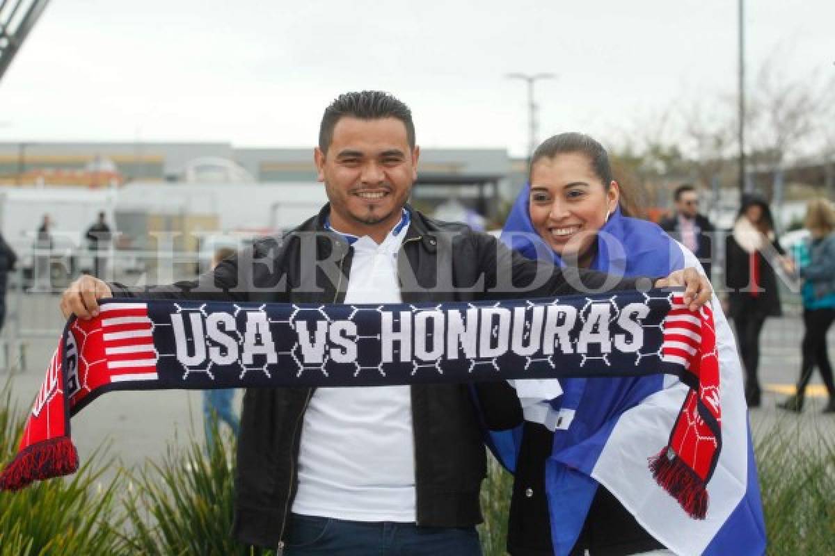 Aficionados se instalan en el Avaya Stadium para presenciar el juego eliminatorio entre Estados Unidos y Honduras