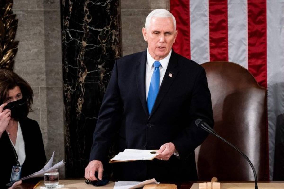 Mike Pence pide a los seguidores de Trump detener la violencia y destrucción