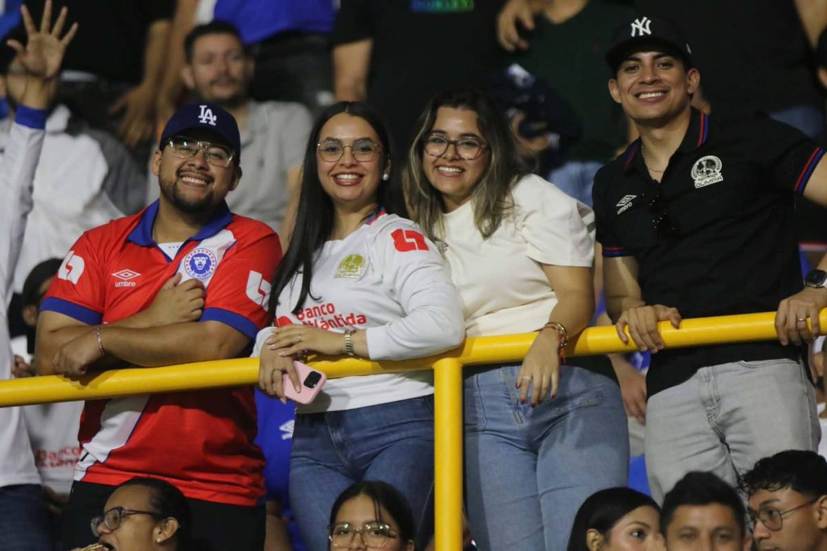 Llenazo en el Nacional y bellas chicas cautivan en semifinal de Olimpia ante Cartaginés