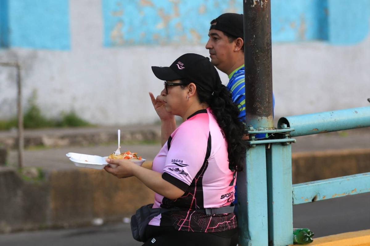 Olimpia vs Mixco: Lindas chicas, barra Ultra Fiel deslumbra y el ambiente en duelo de Copa Centroamericana