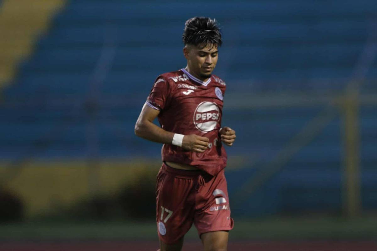 Linda chica se roba el show, jugador con look exótico y tristeza de Platense tras caer ante Motagua