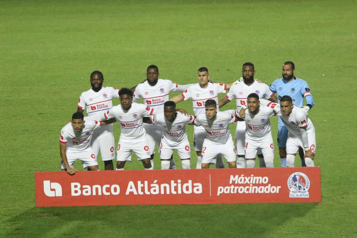 Polémica en Olimpia vs Marathón, jugadores fueron encarados por barras y lindas chicas