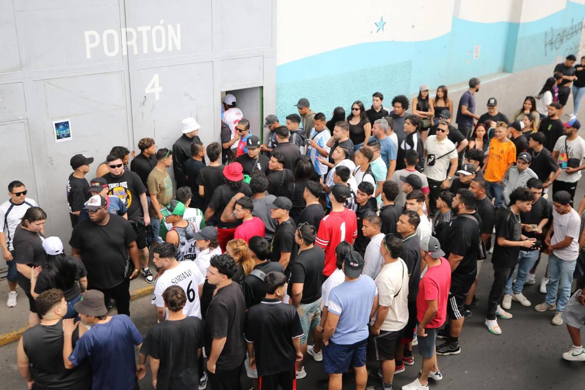 ¡Fiesta total! Así llegaron las barras de Olimpia y Marathón al estadio Nacional