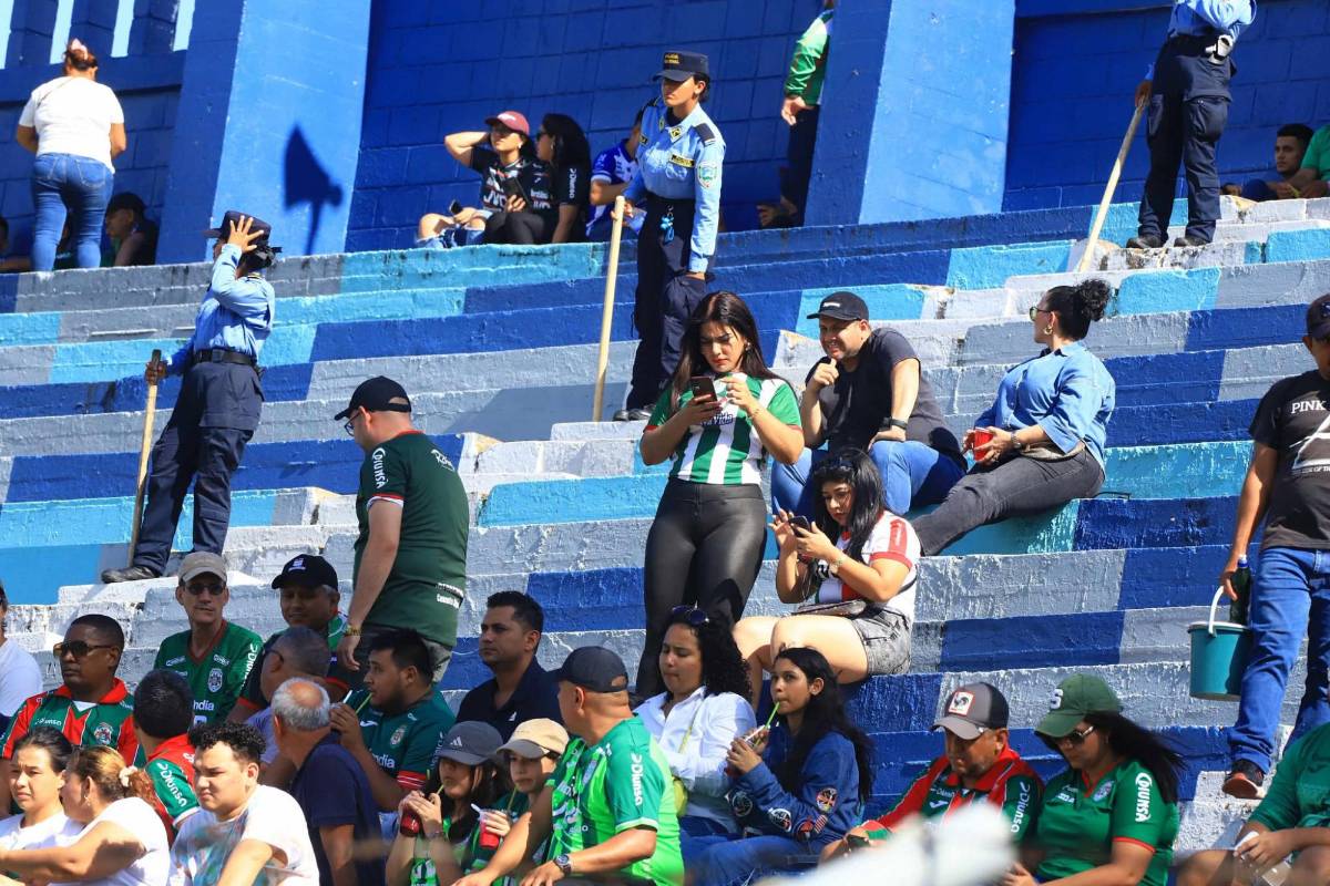 Clásico sampedrano se llena de lindas damas ¡Chica de primeros auxilios llamó la atención!