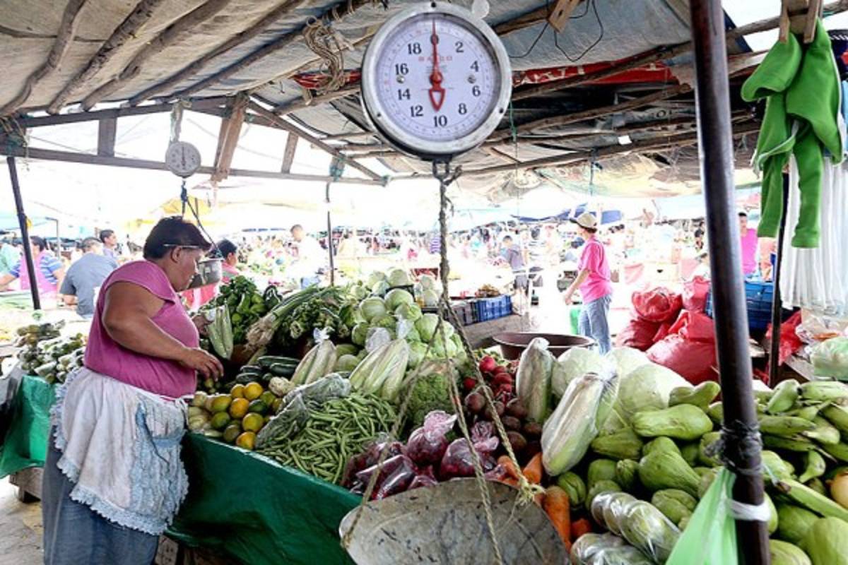 Un recorrido por la Feria del Agricultor y el Artesano