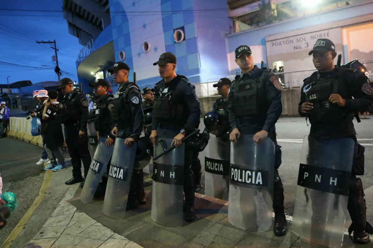 Afición del Xelajú sorprenden en el Nacional, llegada de la Ultra Fiel y la belleza del Olimpia