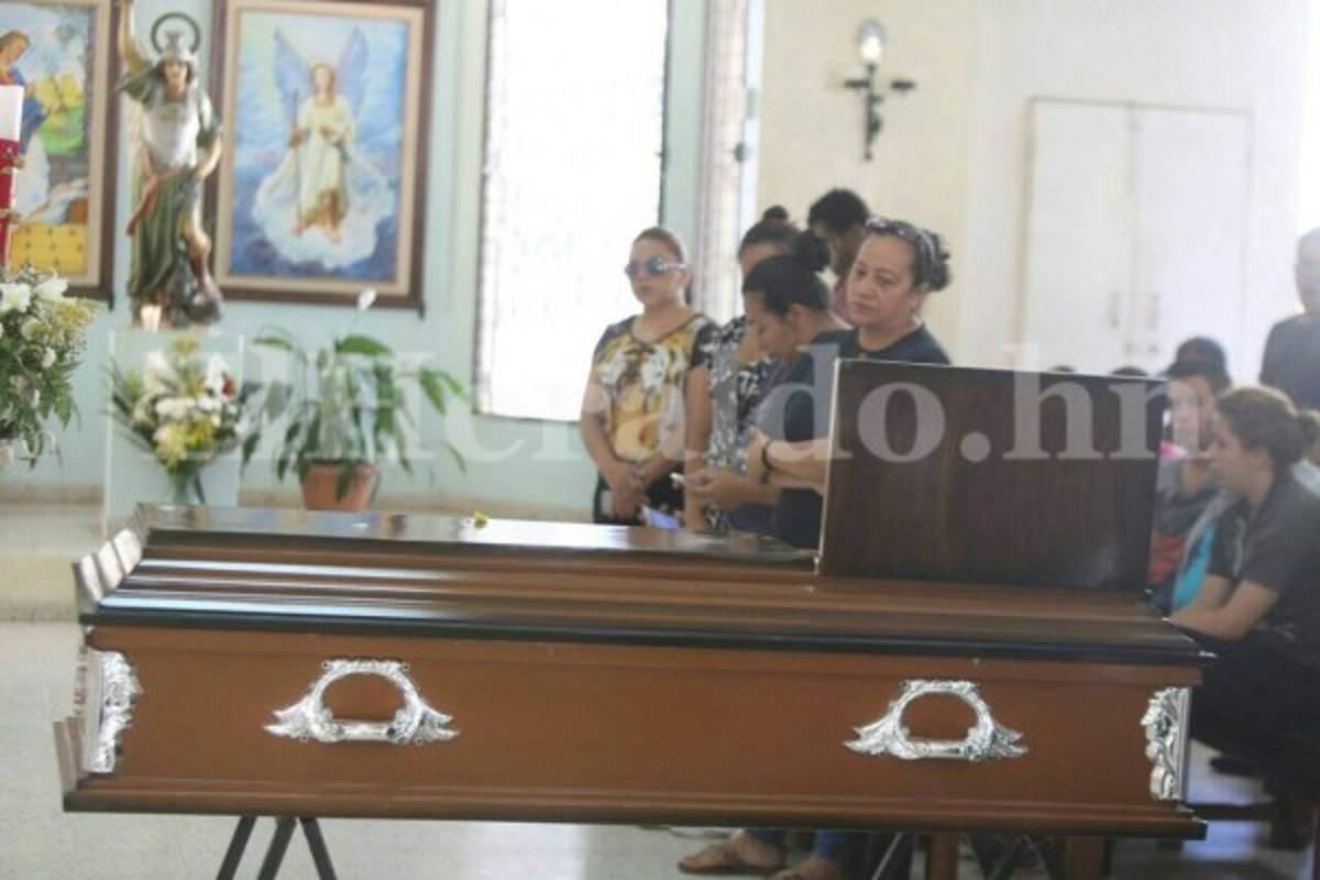 Velan restos de uno de los aficionados de Motagua fallecido en la tragedia del portón 11 del estadio Nacional
