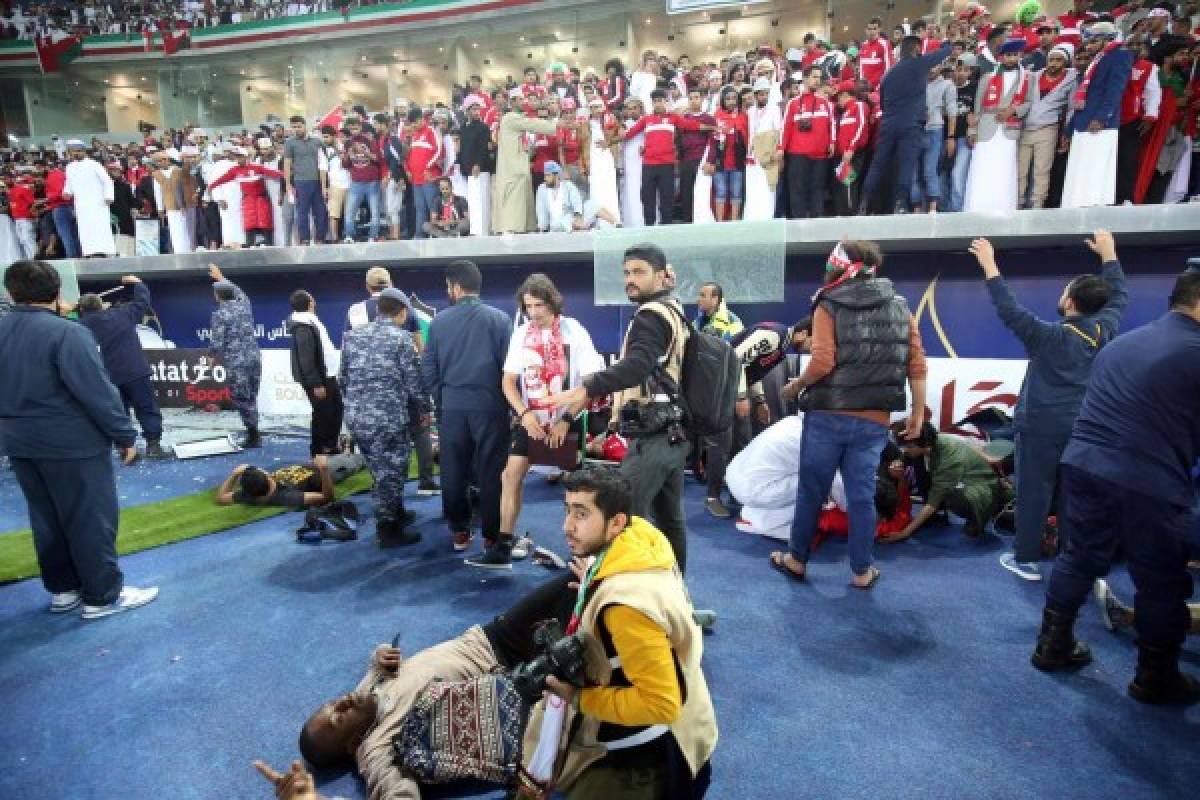 Cuarenta heridos en un estadio de Kuwait tras caída de una barrera 