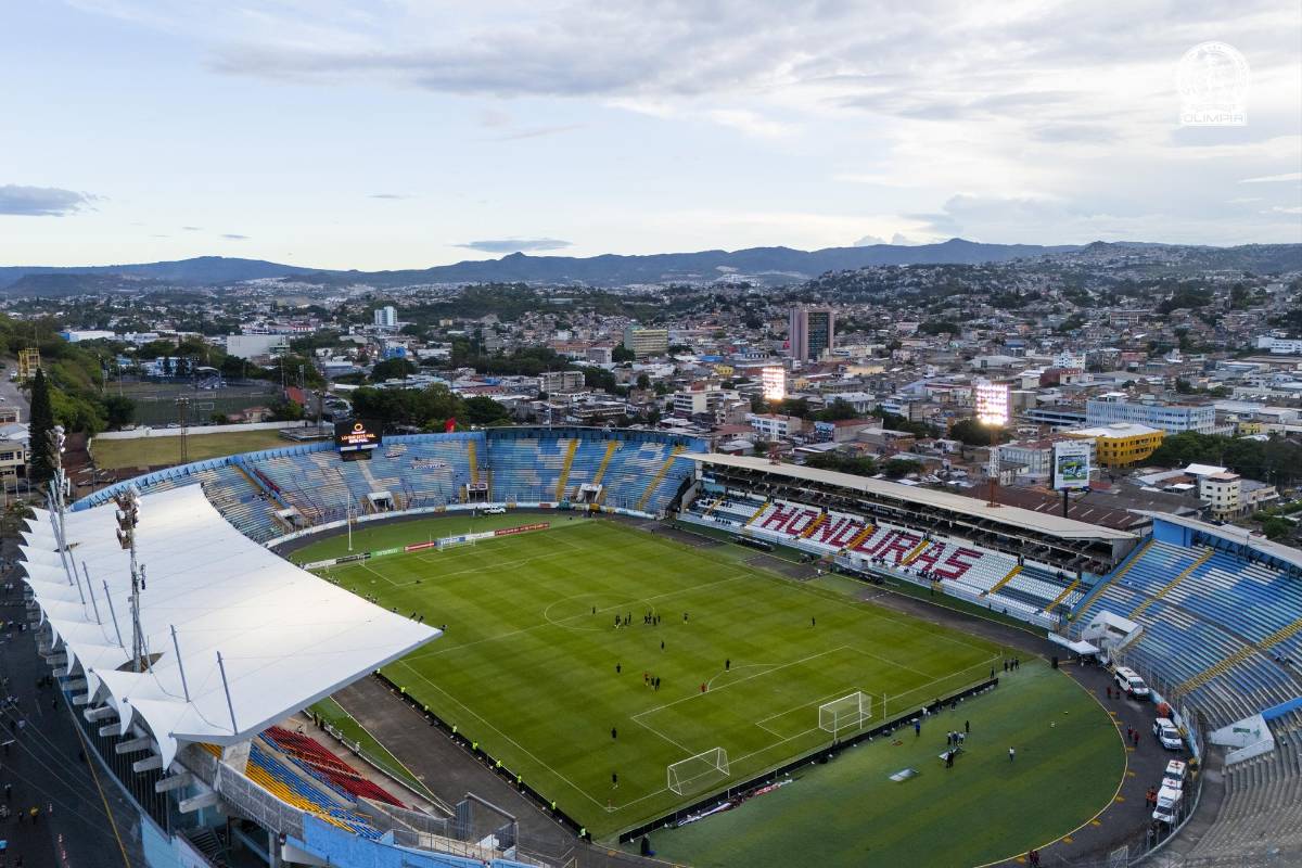 Olimpia vs Mixco: Lindas chicas, barra Ultra Fiel deslumbra y el ambiente en duelo de Copa Centroamericana