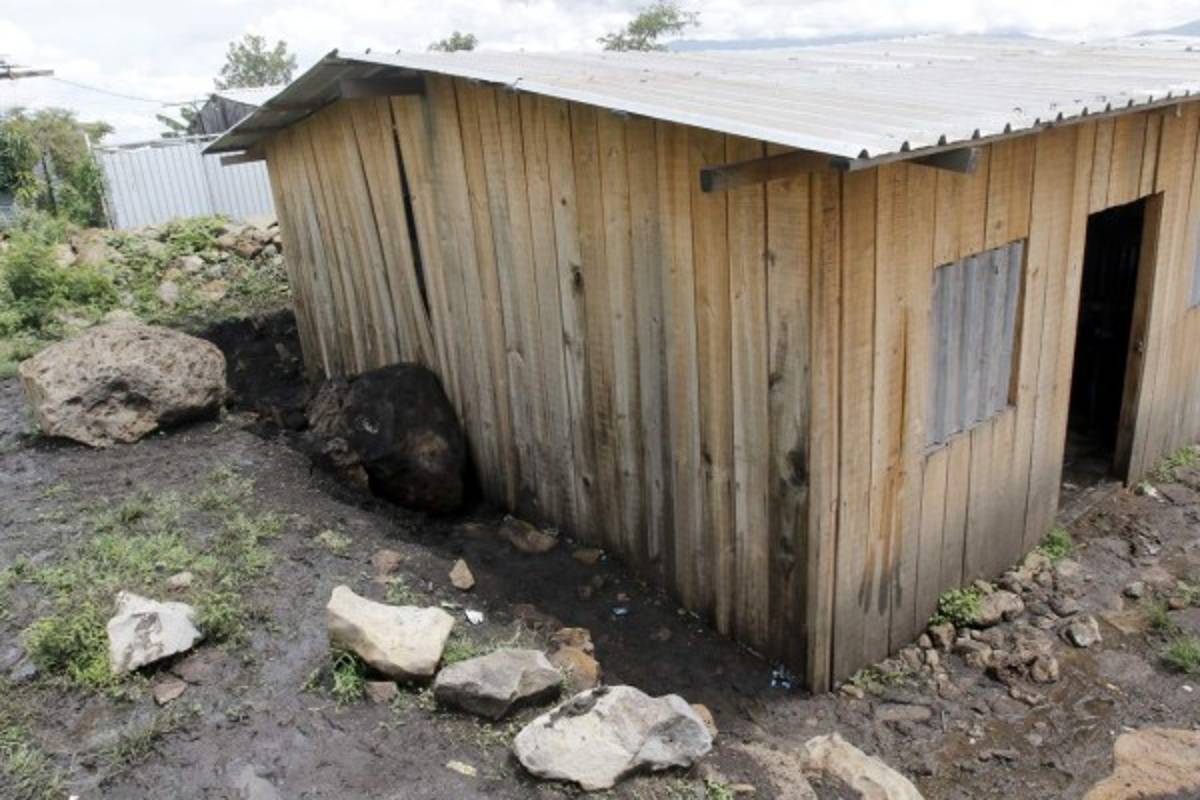 CEB Generación 2000 suspende clases por daños