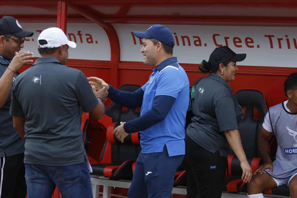 Linda chica se roba el show, jugador con look exótico y tristeza de Platense tras caer ante Motagua