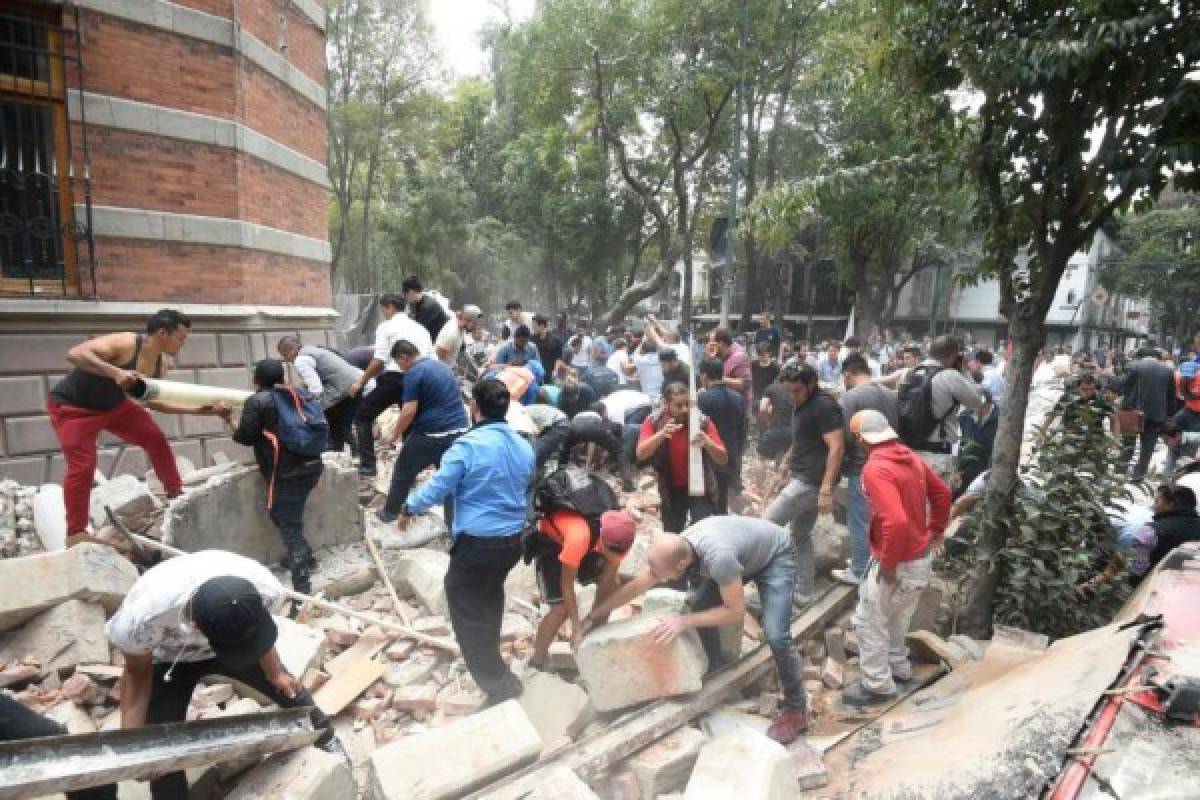 Al menos 27 edificios colapsaron durante el terremoto este 2017. Foto AFP