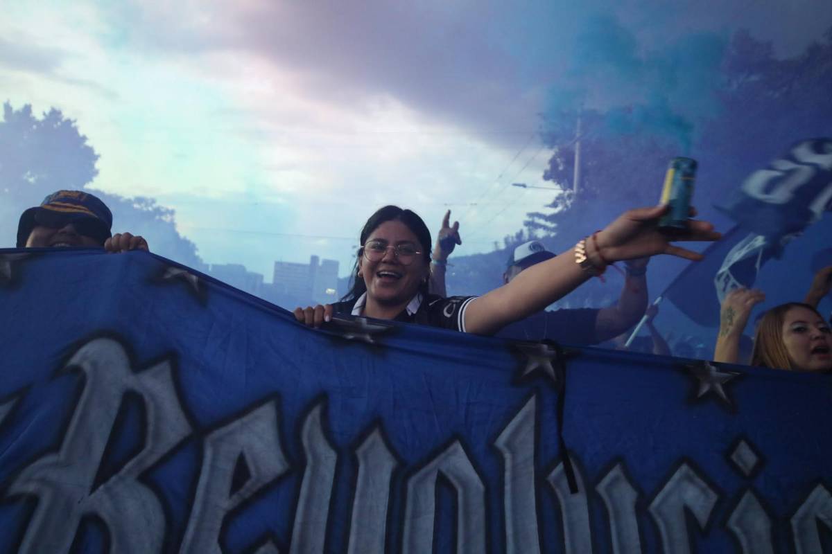 Las bellas chicas que engalanaron en el clásico entre Motagua y Marathón