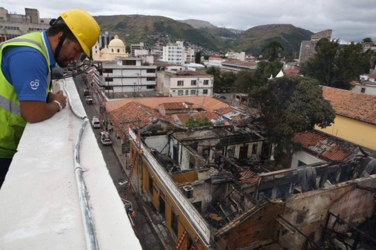 En investigación causas del voraz incendio en el centro capitalino
