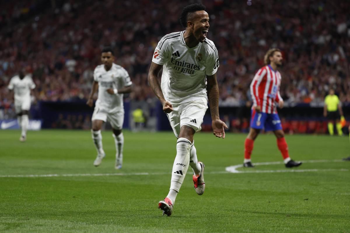 No se vio: objetos lanzados al campo y bronca de Vinicius en el Atlético-Real Madrid