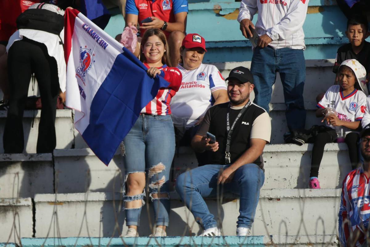 Lindas chicas, Chucky merengue y gran gesto de jugadores: Ambiente en el Olimpia vs Real España