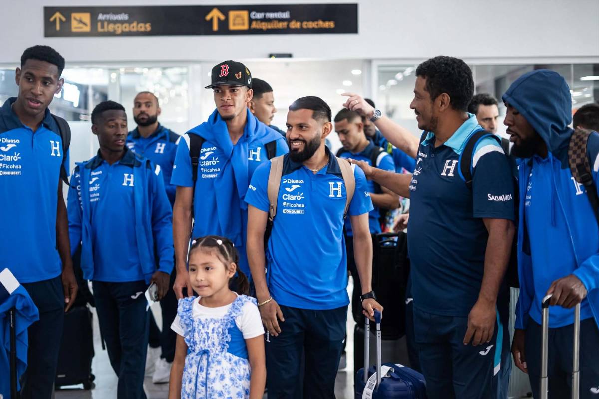 Entre abrazos y fotos; así fue la salida de la selección de Honduras rumbo a España