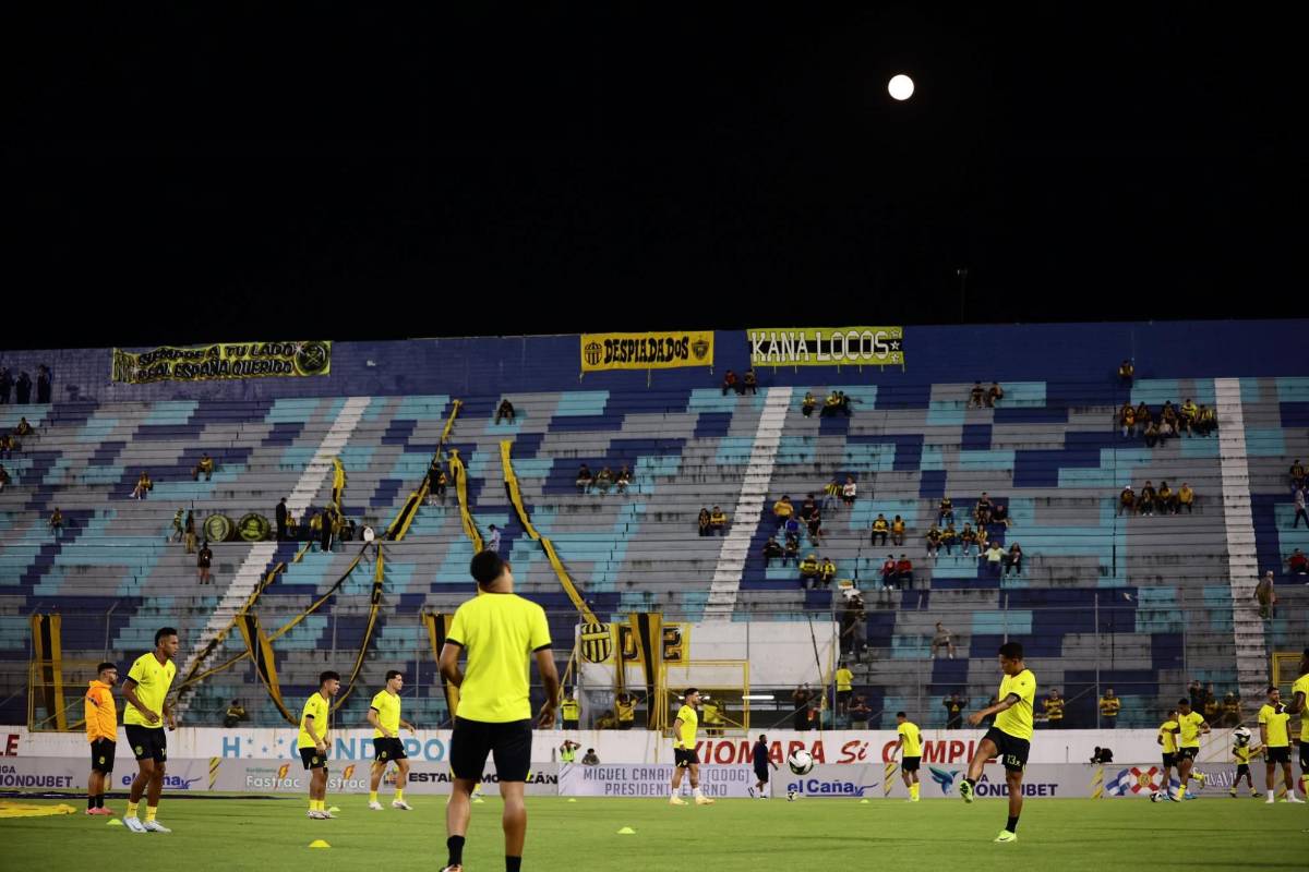 Bellas chicas cautivaron, jugador salió herido y la bronca de Real España en el Morazán
