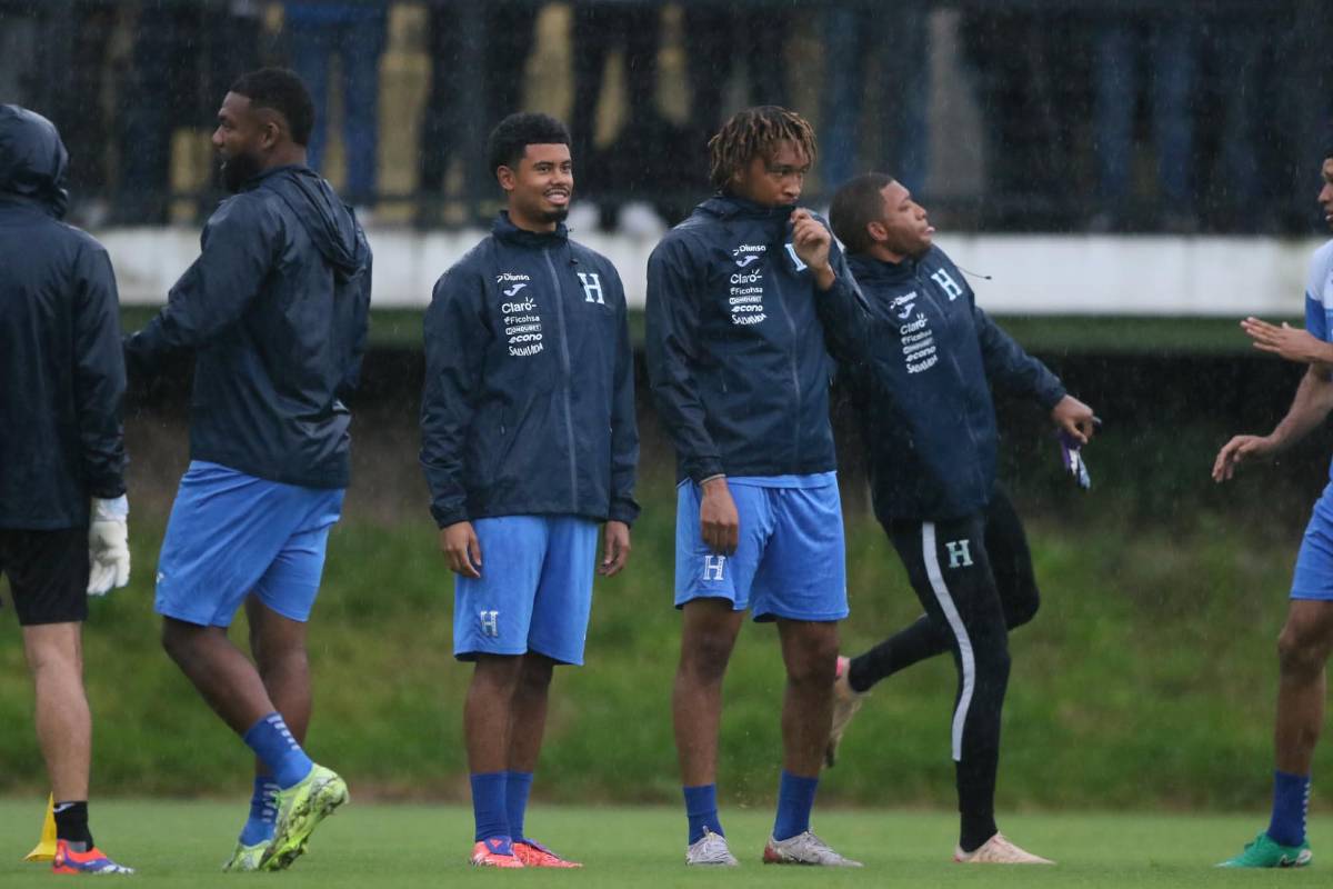 Honduras entrena bajo la lluvia y con mucha seriedad previo a partido ante Haití