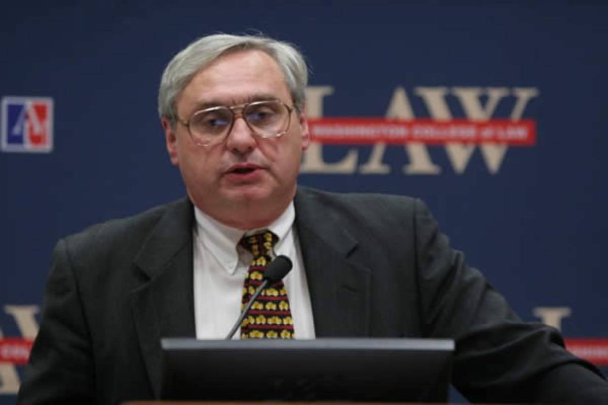 Juez propone volver a la guillotina o fusilamiento