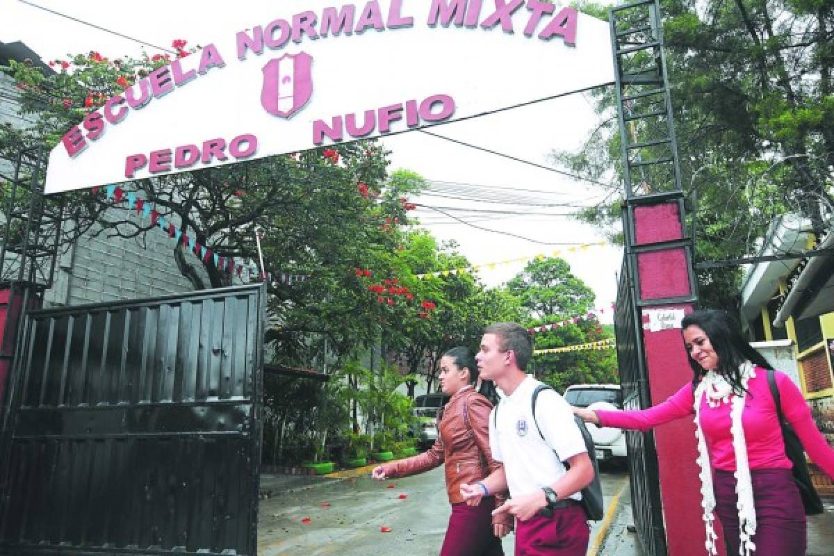 Escuela Normal Mixta Pedro Nufio, orgullo capitalino